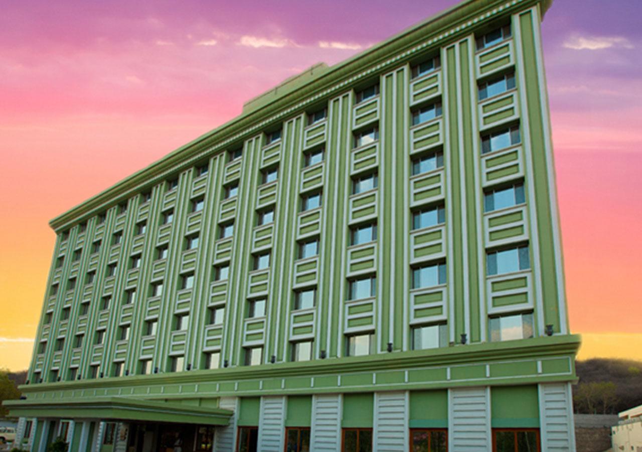 Tara Comfort Hotel with columns and statues at the entrance, Ramoji Film City