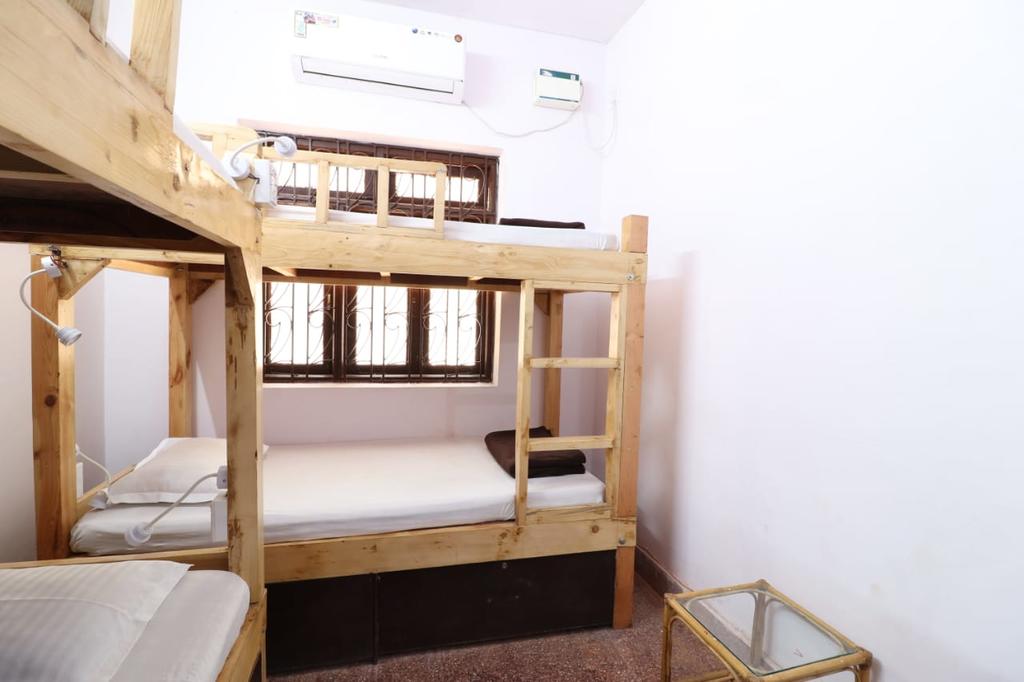 NON AC DORMITORY 5 BEDDED(BASEMENT)